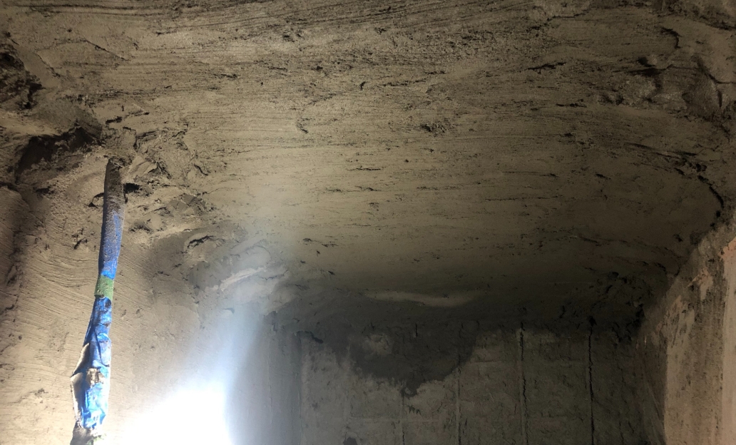 天井面の断面修復工（高知県）