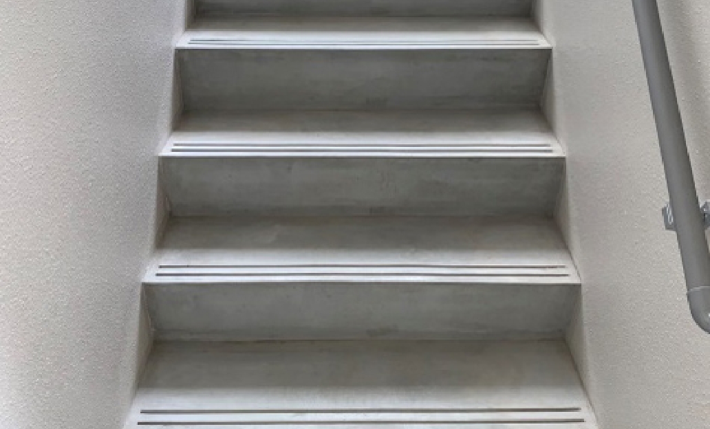 イメージ：階段モルタル塗り